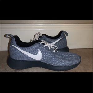 Gray Nike Rosches!! Only worn twice!!